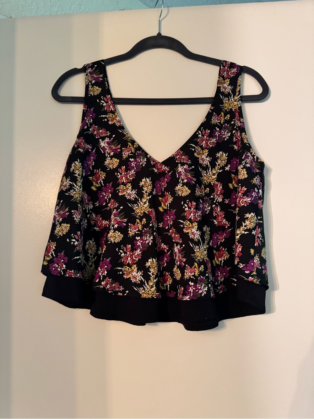 American RagFloral V-Neck Sleeveless Ruffle Hem Top - Black M